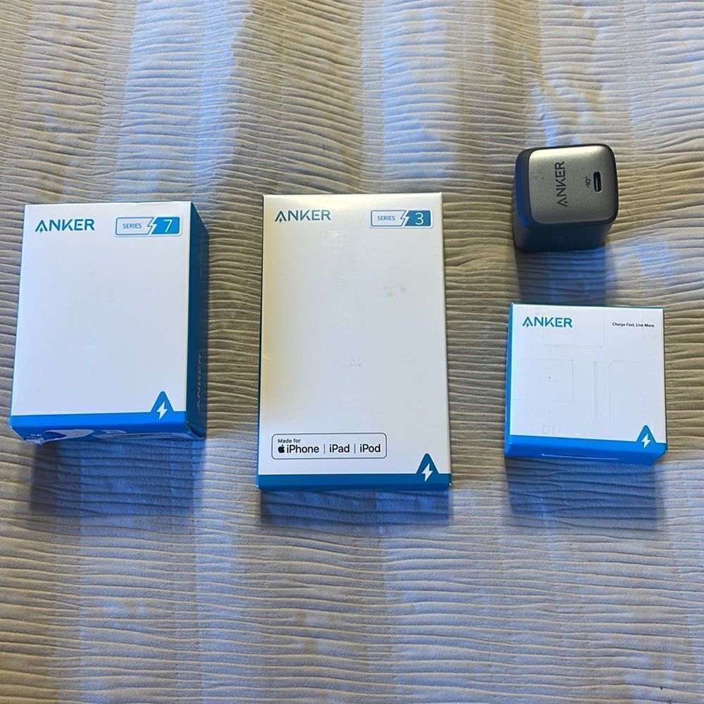 NWT anker phone charger bundle